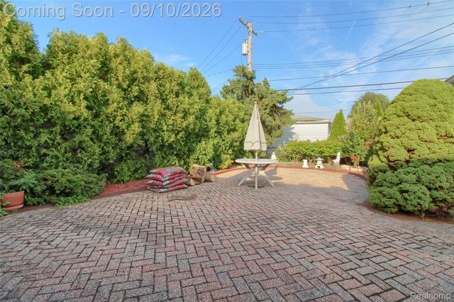 2881 Maxwell Street, Trenton, MI 48183