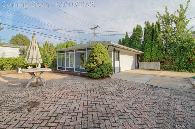 2881 Maxwell Street, Trenton, MI 48183