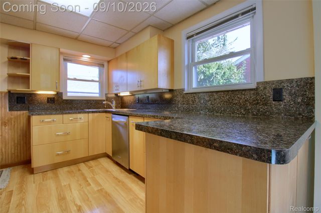 2881 Maxwell Street, Trenton, MI 48183