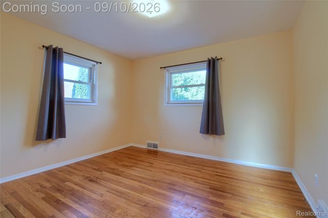 2881 Maxwell Street, Trenton, MI 48183