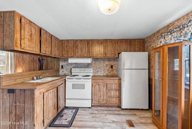 2367 Lake Paula Drive SW, Supply, NC 28462