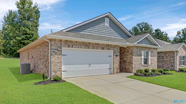 6152 Feather Way SE, Owens Cross Roads, AL 35763