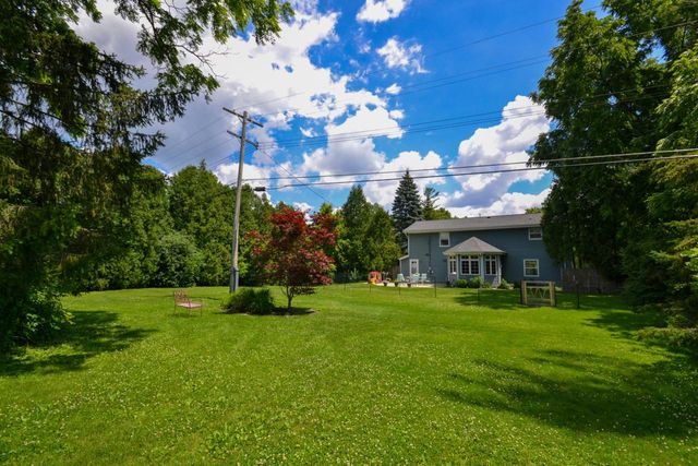 2601 S Brookland ROAD, New Berlin, WI 53151
