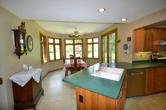 2601 S Brookland ROAD, New Berlin, WI 53151