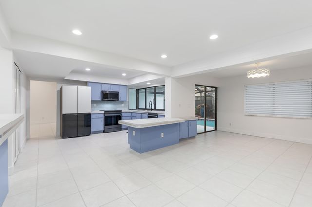 10506 NW 7th Court, Plantation, FL 33324