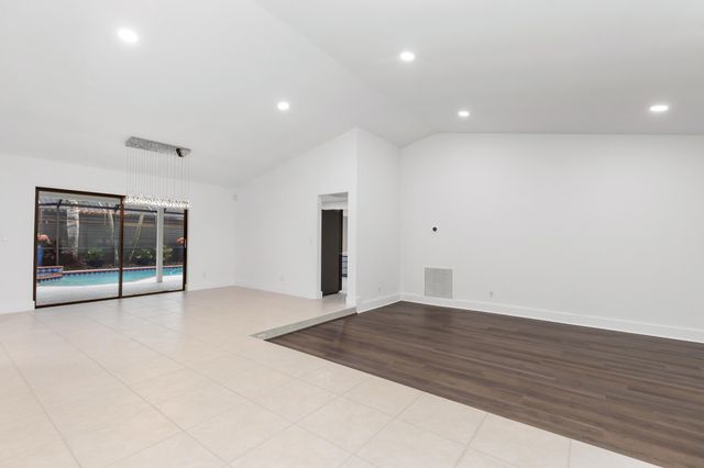 10506 NW 7th Court, Plantation, FL 33324