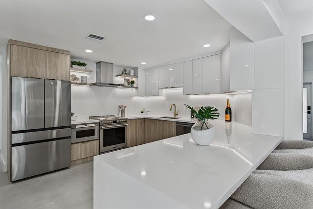 411 SE 2nd Avenue, Pompano Beach, FL 33060