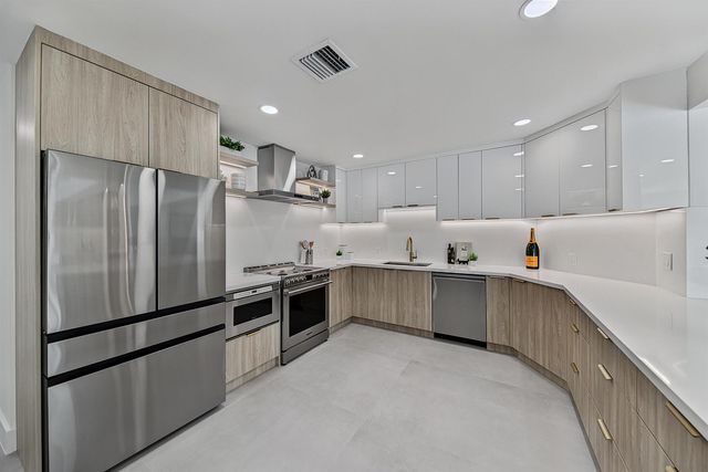 411 SE 2nd Avenue, Pompano Beach, FL 33060