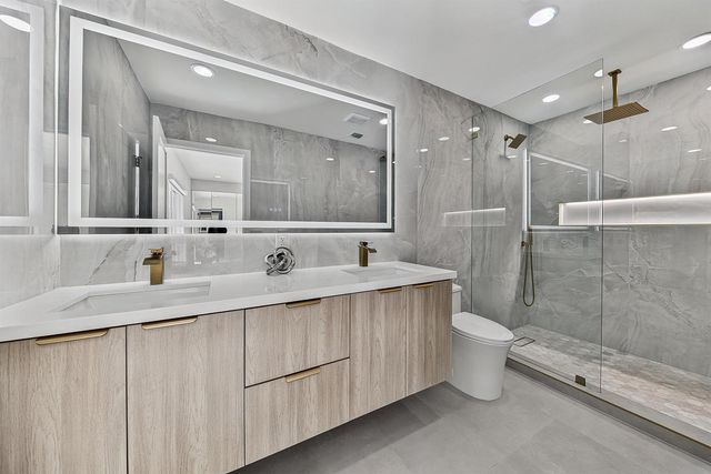 411 SE 2nd Avenue, Pompano Beach, FL 33060