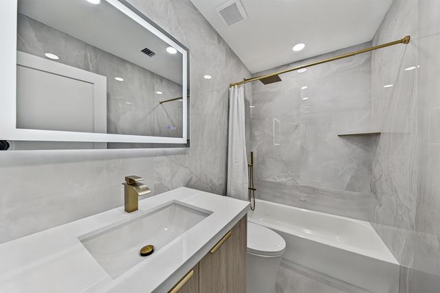 411 SE 2nd Avenue, Pompano Beach, FL 33060