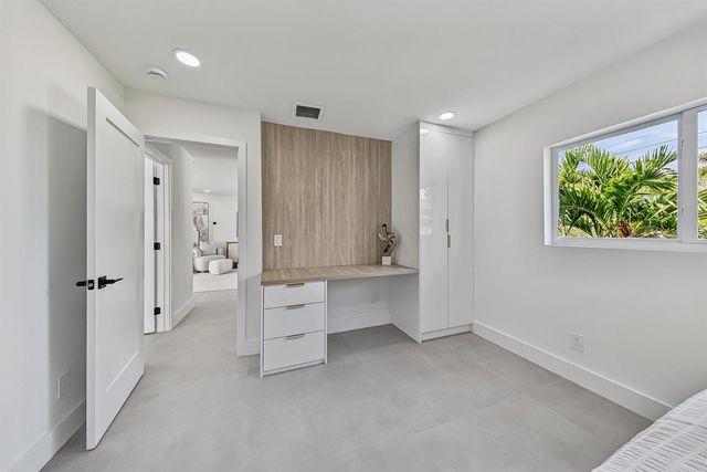 411 SE 2nd Avenue, Pompano Beach, FL 33060