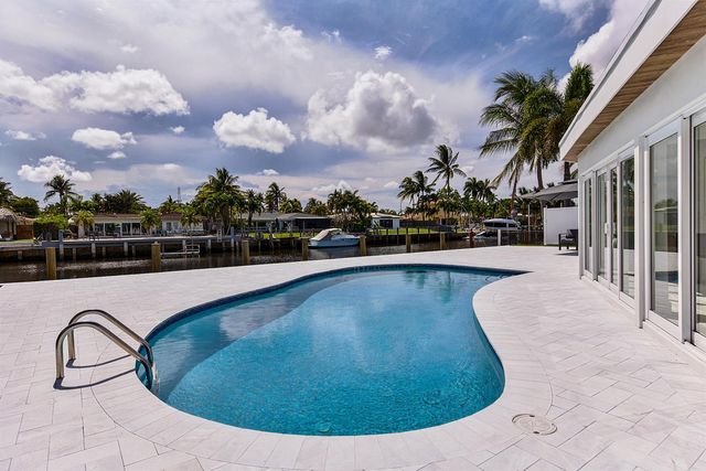 411 SE 2nd Avenue, Pompano Beach, FL 33060
