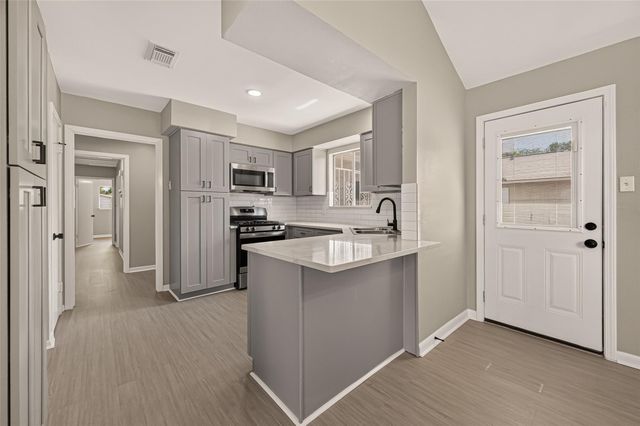 5923 Heatherbrook Drive, Houston, TX 77085