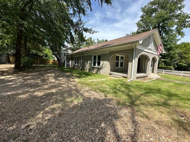 1103 S Broadway Avenue, Tyler, TX 75701