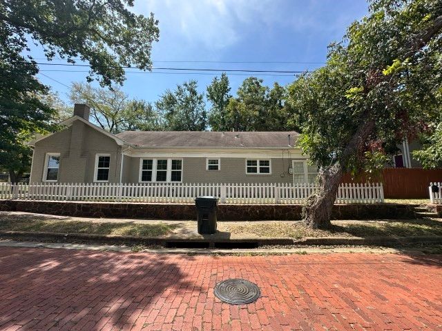 1103 S Broadway Avenue, Tyler, TX 75701