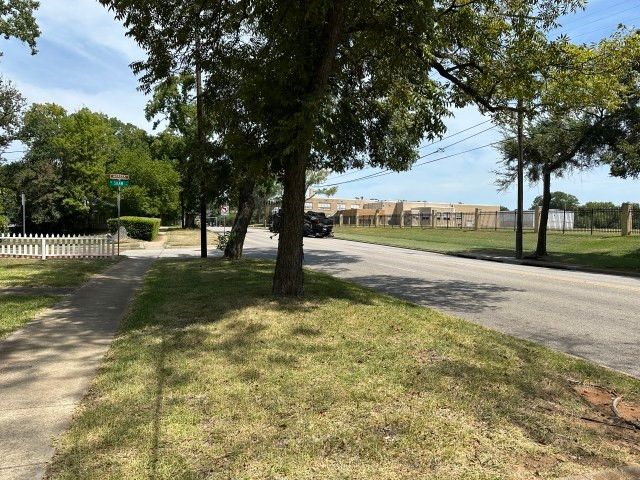 1103 S Broadway Avenue, Tyler, TX 75701