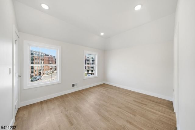 33 Clinton Pl, Morristown Town, NJ 07960