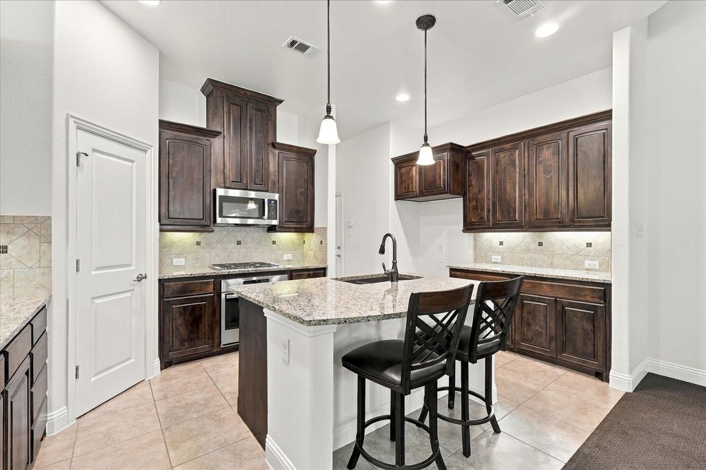 209 Blackberry Way, Denton, TX 76210 — photo 4