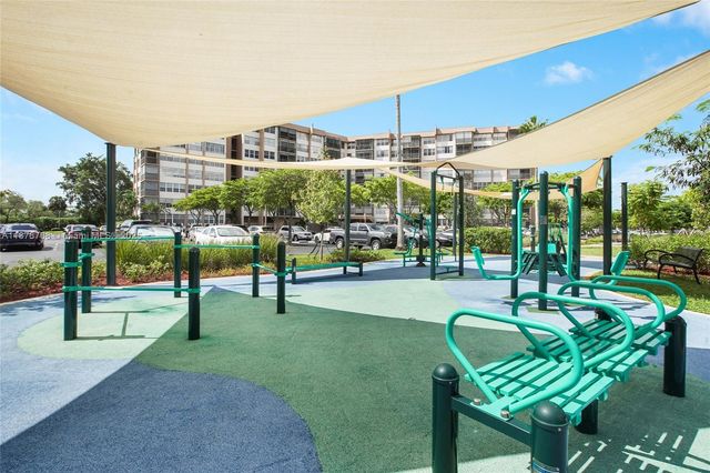 1100 Saint Charles Pl PH5, Pembroke Pines, FL 33026