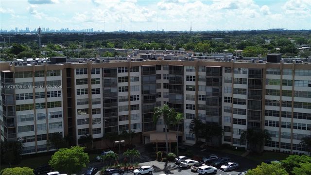 1100 Saint Charles Pl PH5, Pembroke Pines, FL 33026