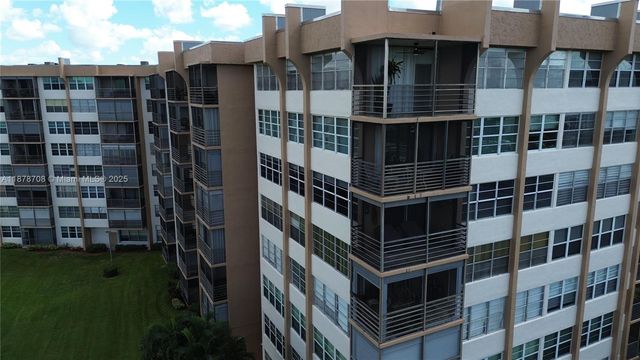 1100 Saint Charles Pl PH5, Pembroke Pines, FL 33026