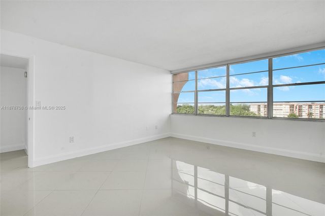 1100 Saint Charles Pl PH5, Pembroke Pines, FL 33026