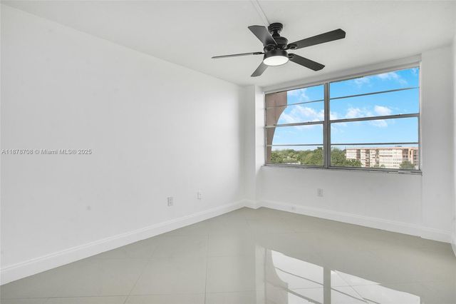 1100 Saint Charles Pl PH5, Pembroke Pines, FL 33026