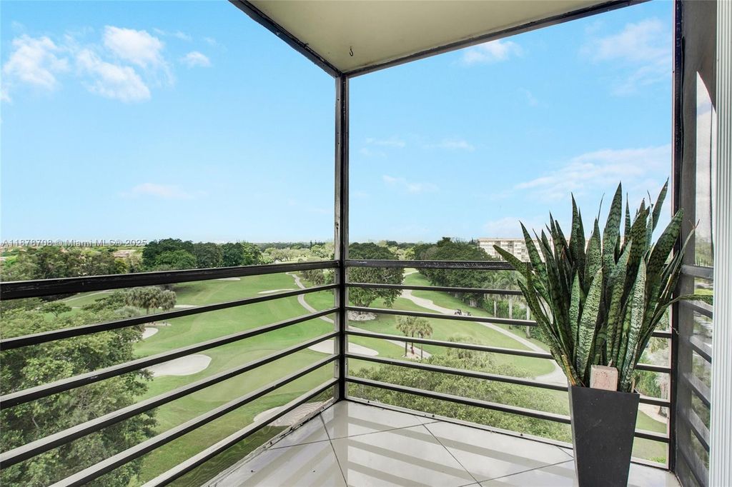 1100 Saint Charles Pl PH5, Pembroke Pines, FL 33026