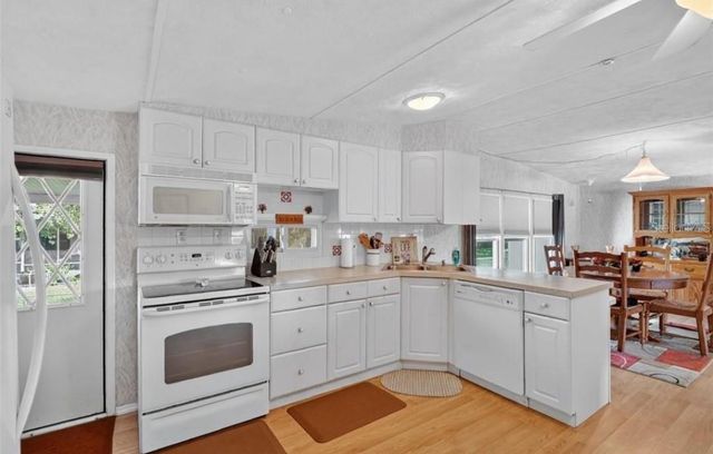 11905 LINDA AVENUE, Tavares, FL 32778
