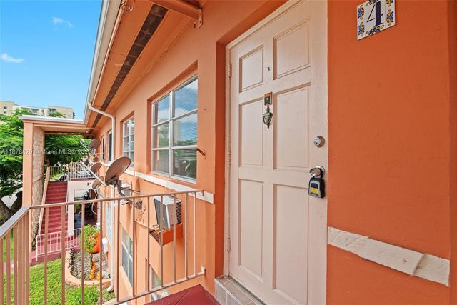 3571 SW 10th St 10B, Miami, FL 33135