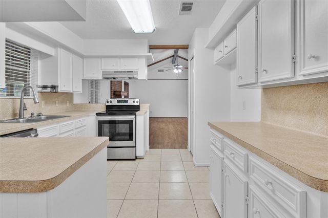 59 Artesian Oaks Drive, Conroe, TX 77304