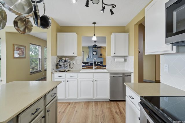 17510 EMERALD CANYON DR, San Antonio, TX 78232