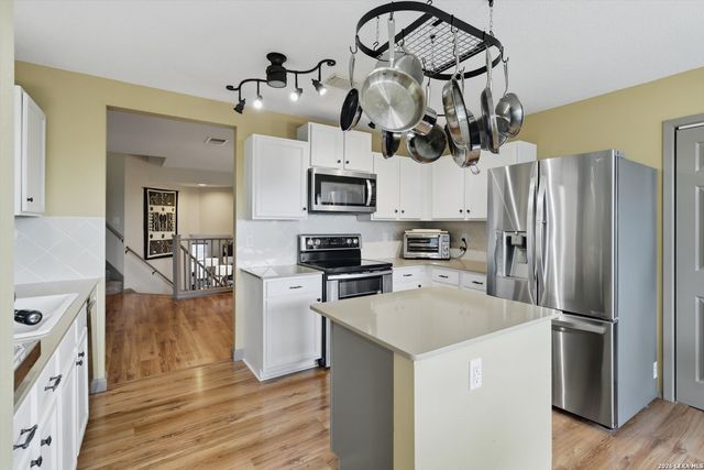 17510 EMERALD CANYON DR, San Antonio, TX 78232