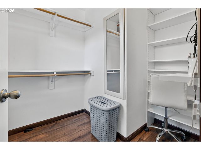 810 E 9TH St B5, Newberg, OR 97132