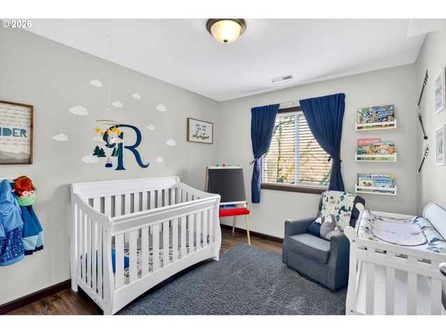 810 E 9TH St B5, Newberg, OR 97132