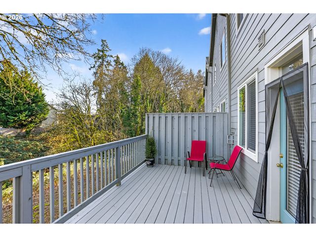 810 E 9TH St B5, Newberg, OR 97132