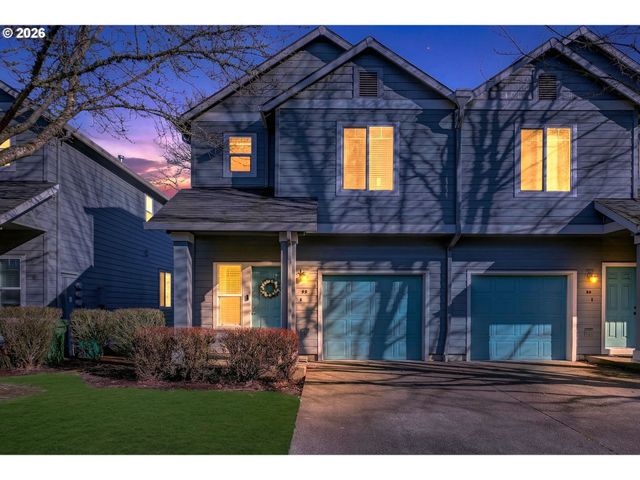 810 E 9TH St B5, Newberg, OR 97132