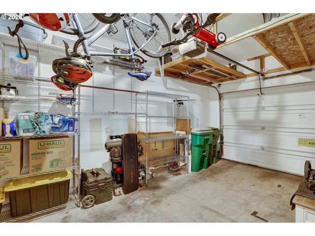 810 E 9TH St B5, Newberg, OR 97132