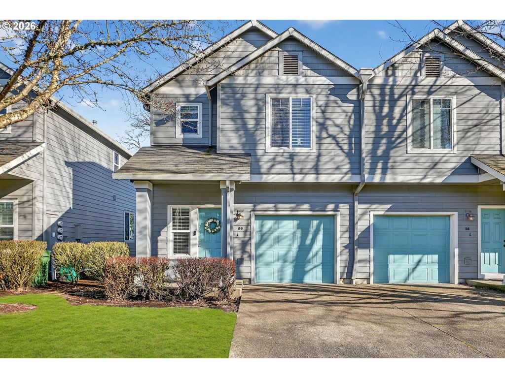 810 E 9TH St B5, Newberg, OR 97132