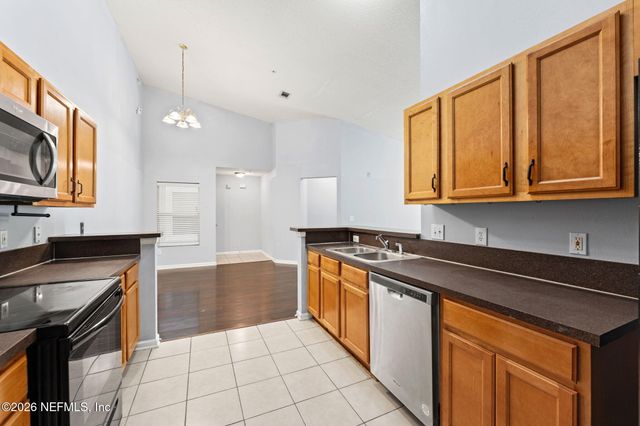 1465 MANOTAK POINT Drive 204, Jacksonville, FL 32210