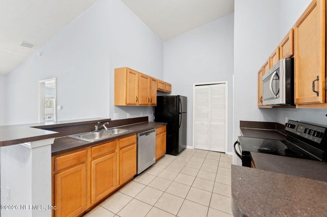 1465 MANOTAK POINT Drive 204, Jacksonville, FL 32210