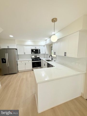 220 GLENDALE RD, Havertown, PA 19083