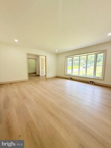 220 GLENDALE RD, Havertown, PA 19083