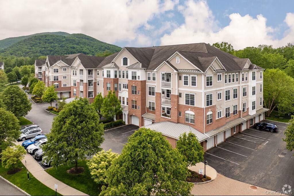811 Regency Drive 802, Fishkill, NY 12524