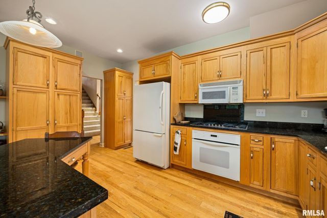 131 LAKESIDE Place, Dahinda, IL 61428