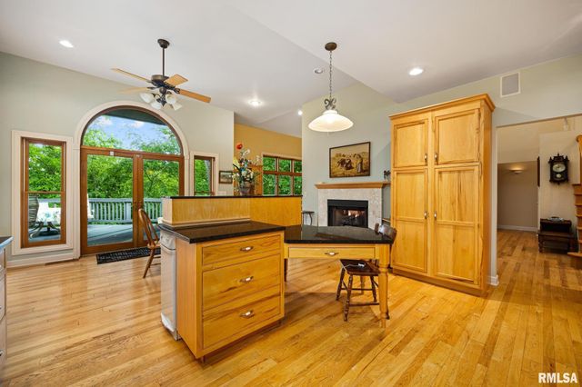 131 LAKESIDE Place, Dahinda, IL 61428