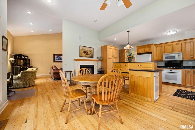 131 LAKESIDE Place, Dahinda, IL 61428