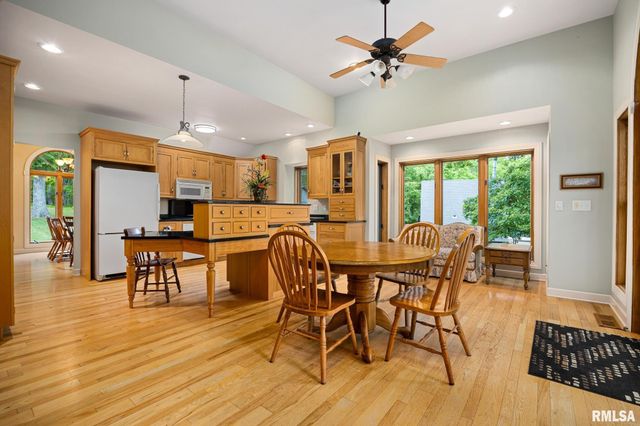 131 LAKESIDE Place, Dahinda, IL 61428