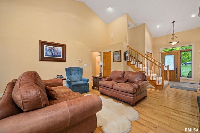 131 LAKESIDE Place, Dahinda, IL 61428