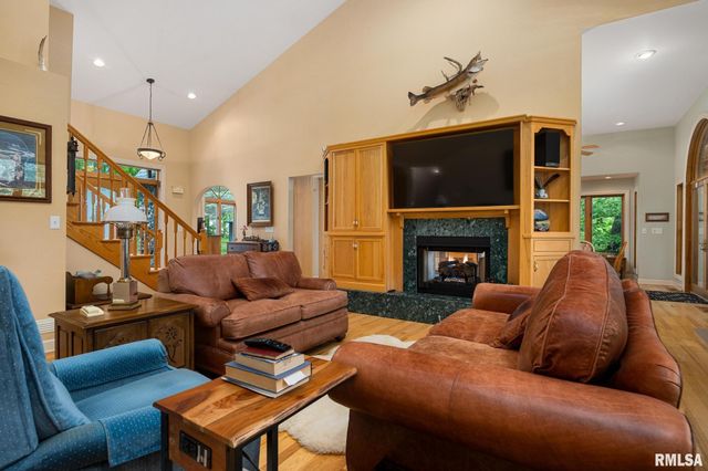 131 LAKESIDE Place, Dahinda, IL 61428